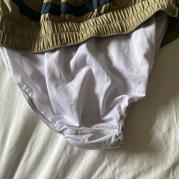 GAP Fit Running Shorts - Picture 4 of 8